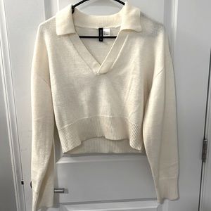 H&M white collar full sleeves top. 100% acrylic